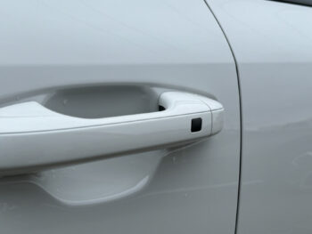 Kia Niro EV Light Edition. 64.8 kWh UIT VOORRAAD LEVERBAAR !! € 2950,- SUBSI