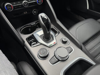 45219432-alfa-romeo-giulia-2022