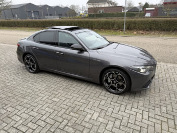 45219432-alfa-romeo-giulia-2022