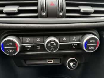 45219432-alfa-romeo-giulia-2022