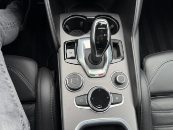 45219432-alfa-romeo-giulia-2022