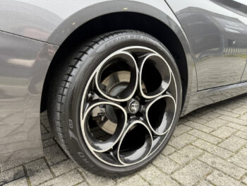 45219432-alfa-romeo-giulia-2022