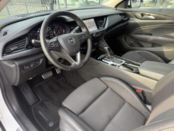 50685430-opel-insignia-2018