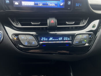 50796525-toyota-c-hr-2017