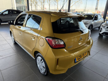 51022090-mitsubishi-space-star-2024