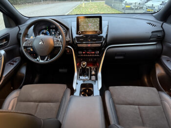 51081107-mitsubishi-eclipse-cross-2023