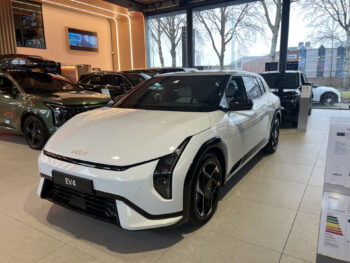 51235600-kia-ev4-2026