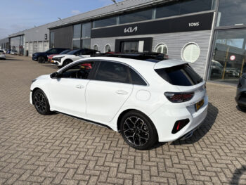 51432453-kia-ceed-2022