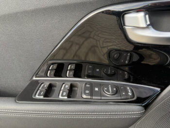 51705956-kia-niro-2022