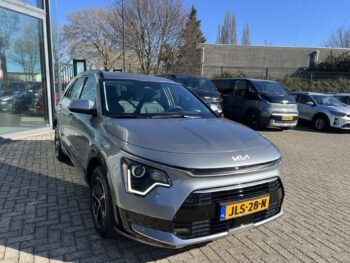 51728883-kia-niro-2025