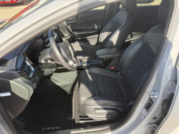 51829711-kia-ceed-2025