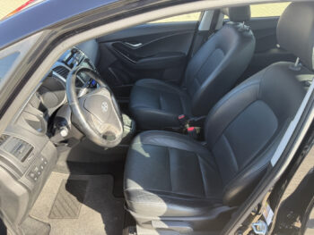 51829799-hyundai-ix20-2017