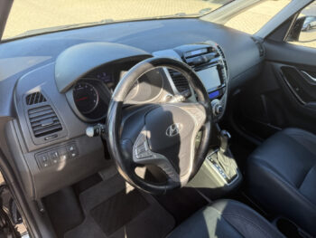 51829799-hyundai-ix20-2017