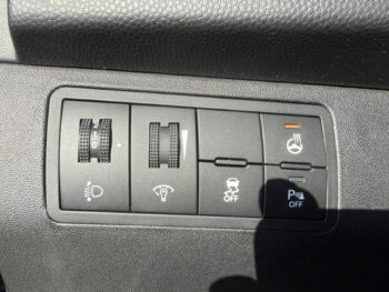 51829799-hyundai-ix20-2017