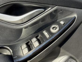 51829799-hyundai-ix20-2017