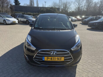 51829799-hyundai-ix20-2017