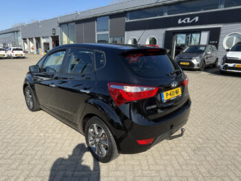 51829799-hyundai-ix20-2017