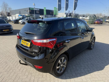 51829799-hyundai-ix20-2017