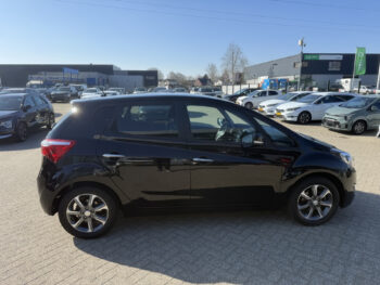 51829799-hyundai-ix20-2017