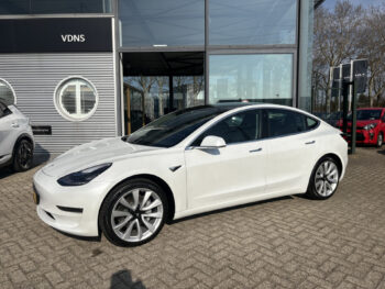 51853142-tesla-model-3-2019