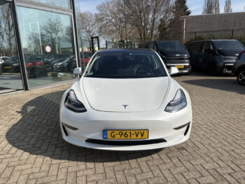 51853142-tesla-model-3-2019