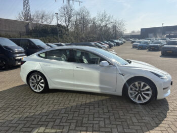 51853142-tesla-model-3-2019