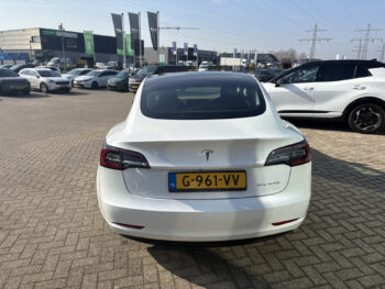 51853142-tesla-model-3-2019