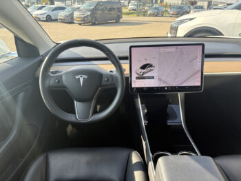51853142-tesla-model-3-2019
