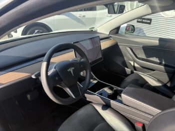 51853142-tesla-model-3-2019