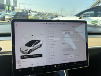 51853142-tesla-model-3-2019