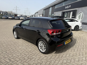 51856297-kia-rio-2017