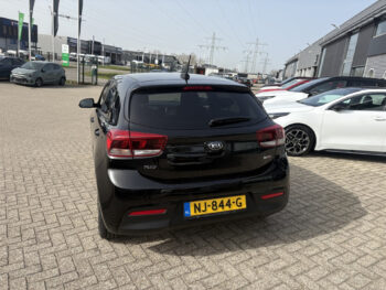 51856297-kia-rio-2017