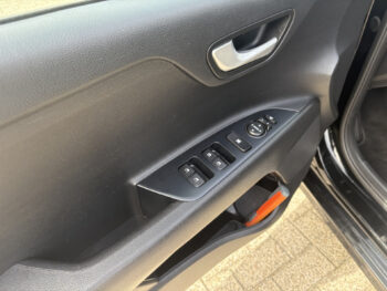 51856297-kia-rio-2017