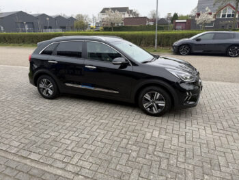 52117204-kia-niro-2022