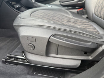 52120374-bmw-x1-2017