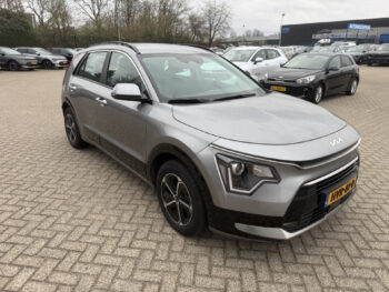 52182145-kia-niro-2025