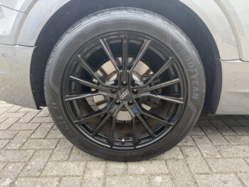 52256649-audi-e-tron-2019