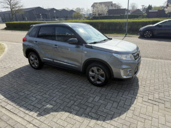 52292810-suzuki-vitara-2015