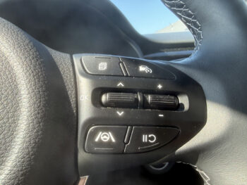 52323306-kia-stonic-2025