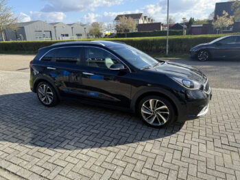 52457108-kia-niro-2018