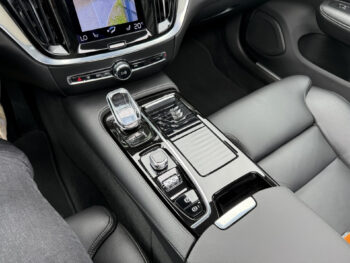 52535058-volvo-v60-2020