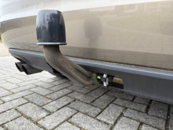 52591357-volkswagen-golf-sportsvan-2016