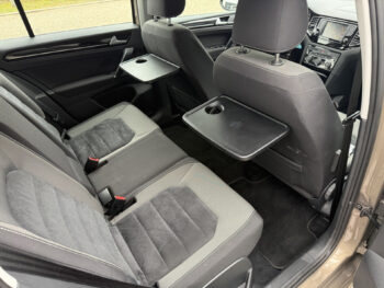 52591357-volkswagen-golf-sportsvan-2016