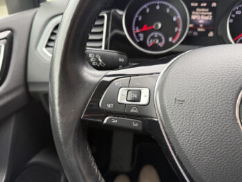 52591357-volkswagen-golf-sportsvan-2016