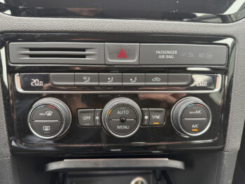 52591357-volkswagen-golf-sportsvan-2016