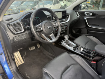 52607917-kia-xceed-2020