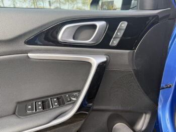 52607917-kia-xceed-2020