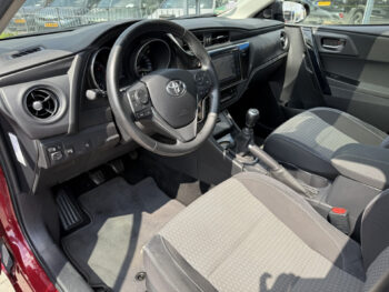 52787908-toyota-auris-2017