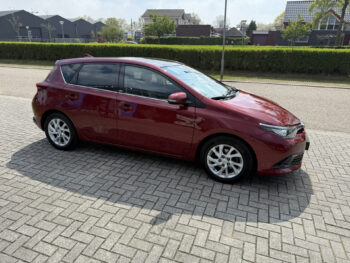 52787908-toyota-auris-2017