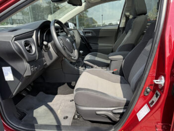 52787908-toyota-auris-2017